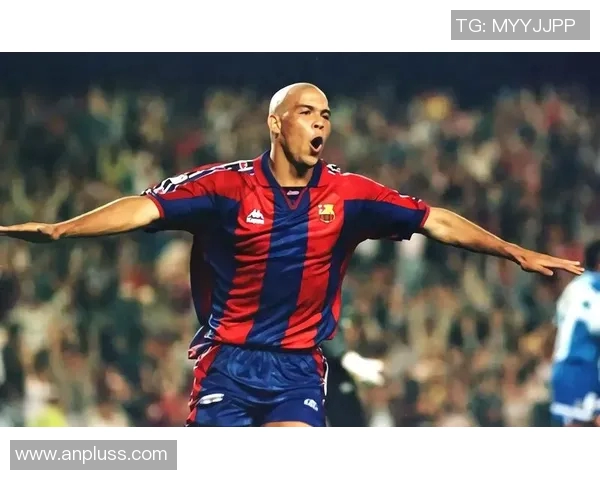 足球明星的光辉与争议:他们如何影响球迷与足球文化的未来